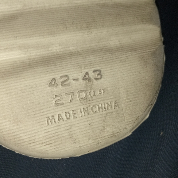 KAWS Yeezy Slides - Picture 2 of 2